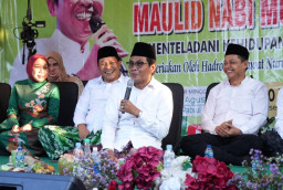 Hadiri Pengajian Maulid Bersama KH Anwar Zahid, Bupati Subandi: Mari Doakan  Sidoarjo Makin Maju, Sejahtera, dan Berkah