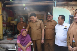 Bupati Sidak Tiga RTLH di Sedati, Perbaikan Dimulai September
