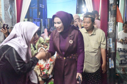Wabup Mimik Hadiri Pengajian Akbar dan Doa Bersama Maulid Nabi di Kletek