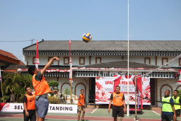 Adu Strategi dan Kekompakan di Partai Puncak Final Bola Voli Jadi Panggung Sportivitas Warga Binaan Lapas Kelas I Madiun