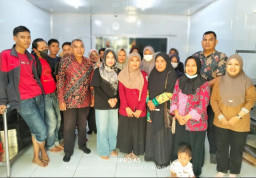 Tim STBM Bersama Aisyiyah Gelar Sosialisasi Pemilahan Sampah di SPPG Banyuanyar 05 Sampang