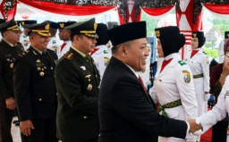 Pengukuhan Paskibraka Sampang Berlangsung Khidmat di Pendopo Trunojoyo