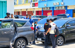 KPK Geledah Kantor Pengusaha TT di Marina Plaza Manado, Brimob Siaga di Lokasi