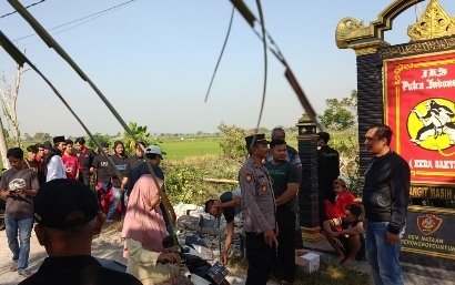 Anggota Pagar Nusa Nataan Lamongan Sukarela Bongkar Tugu, Kapolres Lamongan Beri Apresiasi
