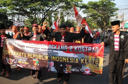 Meriahkan HUT RI ke-78, Yonbekang 2 Kostrad Menggelar Karnaval Untuk Hibur Warga Sekitar Asrama