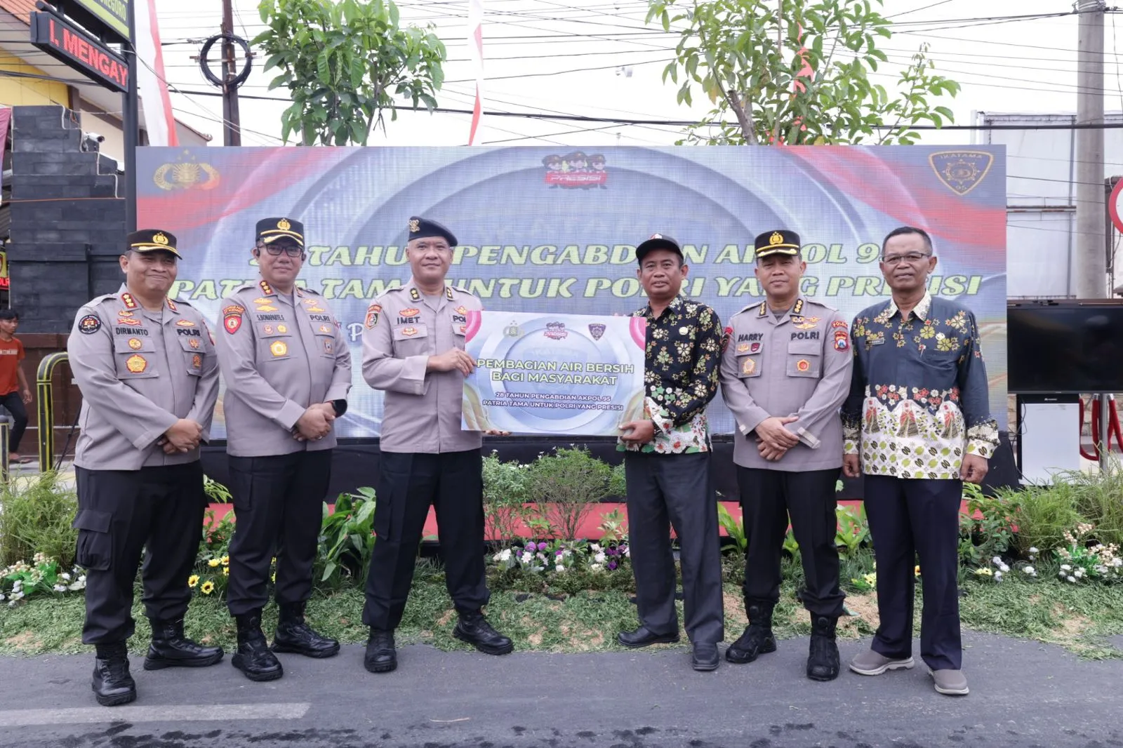28 Tahun Pengabdian Akpol 95 Patria Tama Salurkan 3 Juta Liter Air Bersih Untuk Warga Jatim