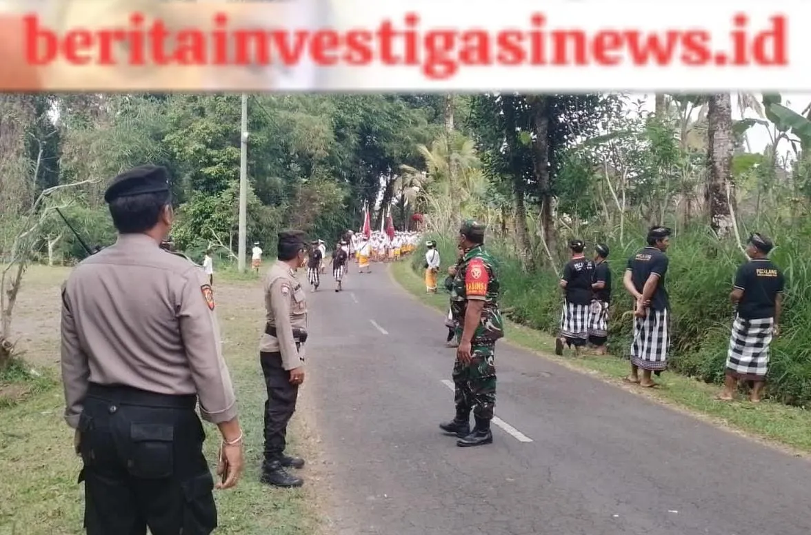 Babinsa-Bhabinkamtibmas Lancarkan Arus Lalulintas Saat Sesuunan Tedun 