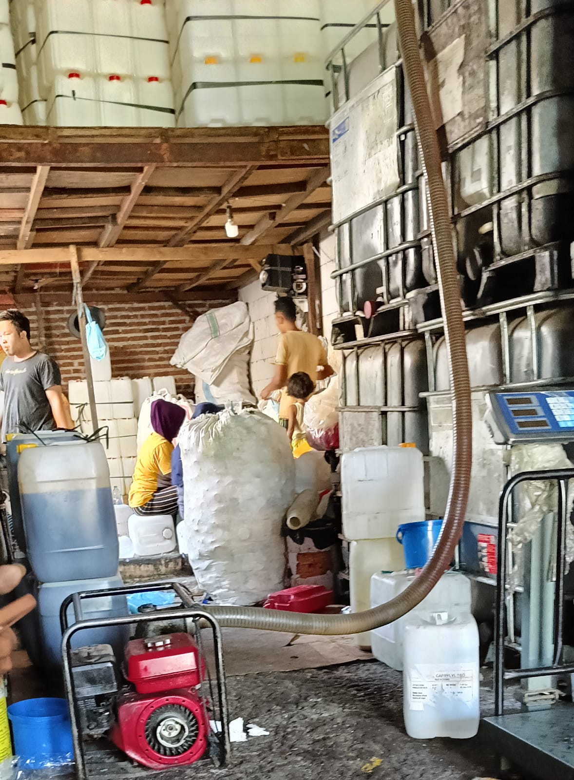 Diduga Minyak Jelanta di Kelola Menjadi Minyak Goreng Siap Saji Masih Beredar di Surabaya