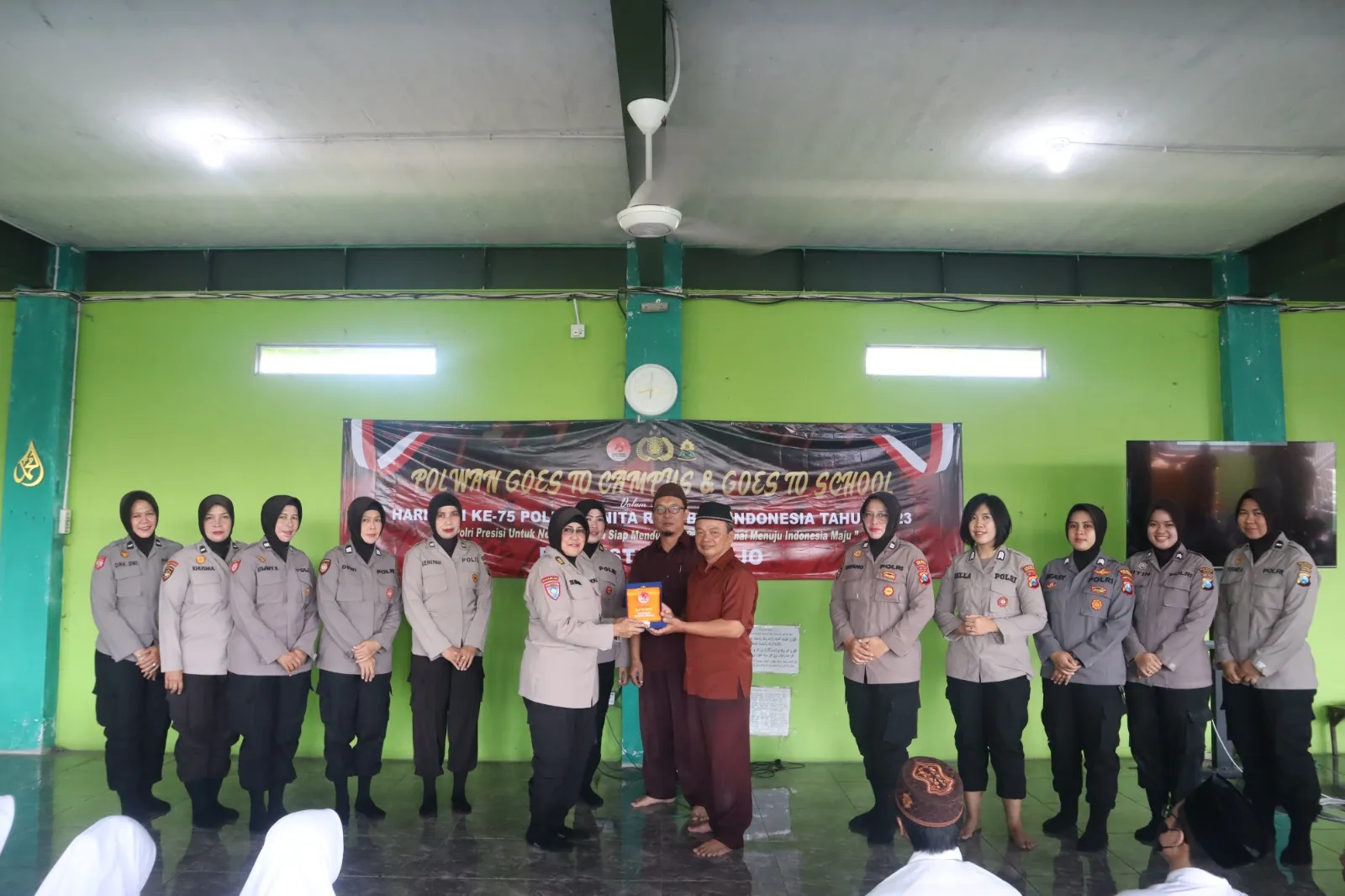 Polwan Sidoarjo Goes To School