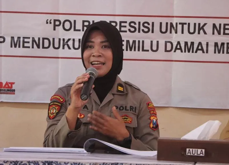 Tangkal Berita Hoax, "Srikandi Hebat" Polres Probolinggo Datangi Sekolah di Probolinggo
