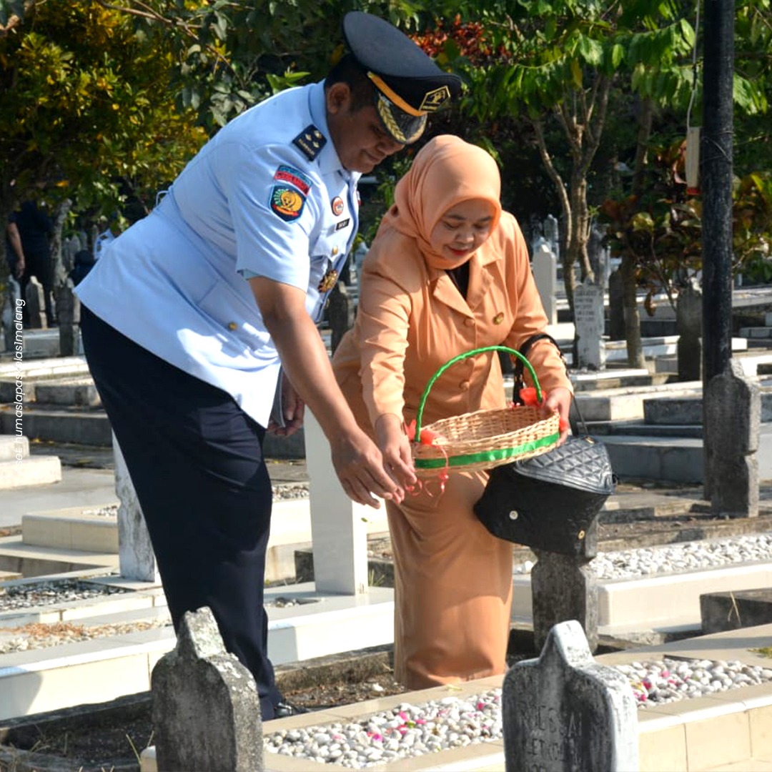 Tabur Bunga Dalam Rangka HDKD &amp; HUT RI ke-78