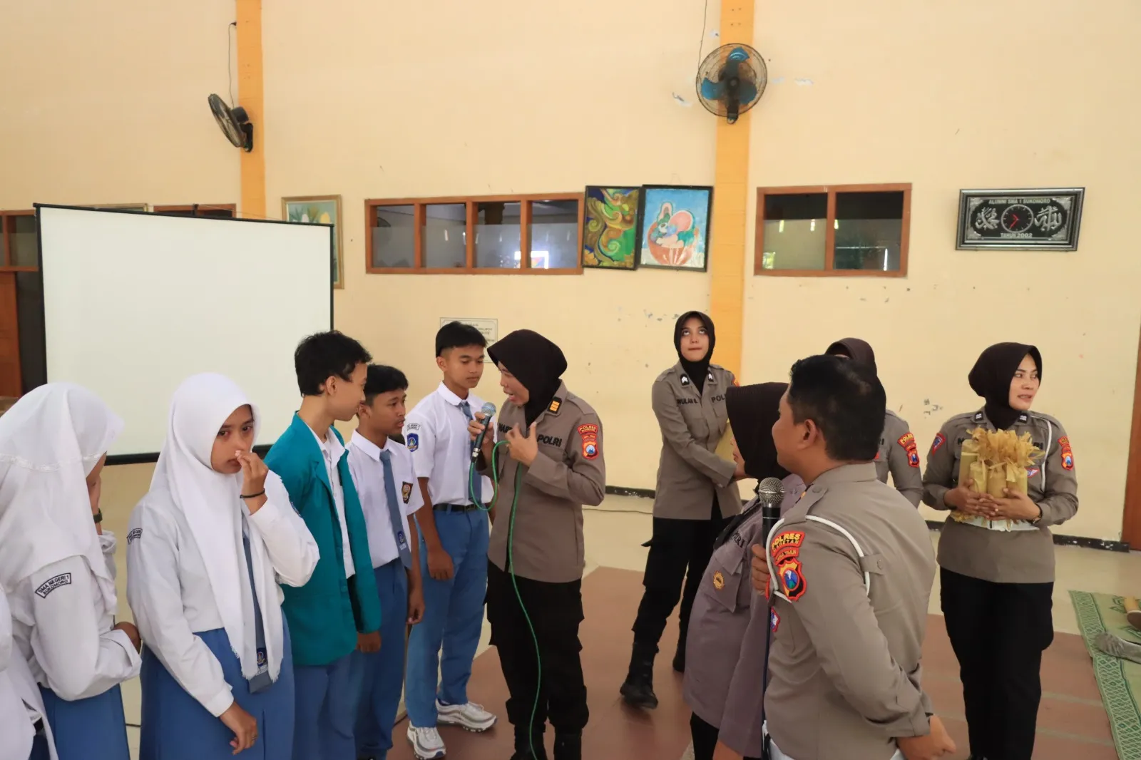 Goes to School, Srikandi Bhayangkara Magetan Ajak Pelajar SMA 1 Sukomoro Renungan