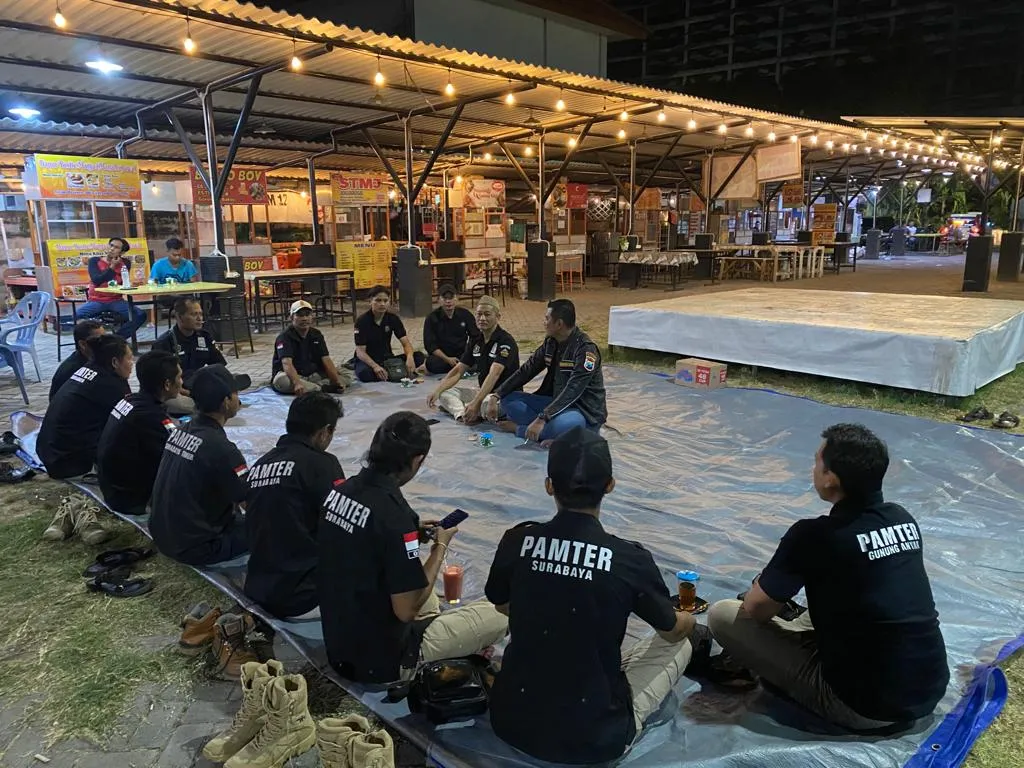 Bersama Pamter PSHT Polsek Gunung Anyar Lakukan Evaluasi dan Koordinasi