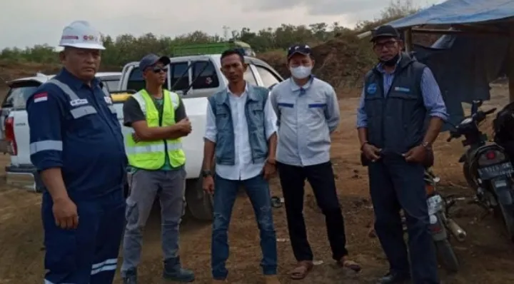 Humas PT. ADHI KARYA dan PT. SMB Turun Kelokasi Tambang Untuk Tepis Galian C Ilegal