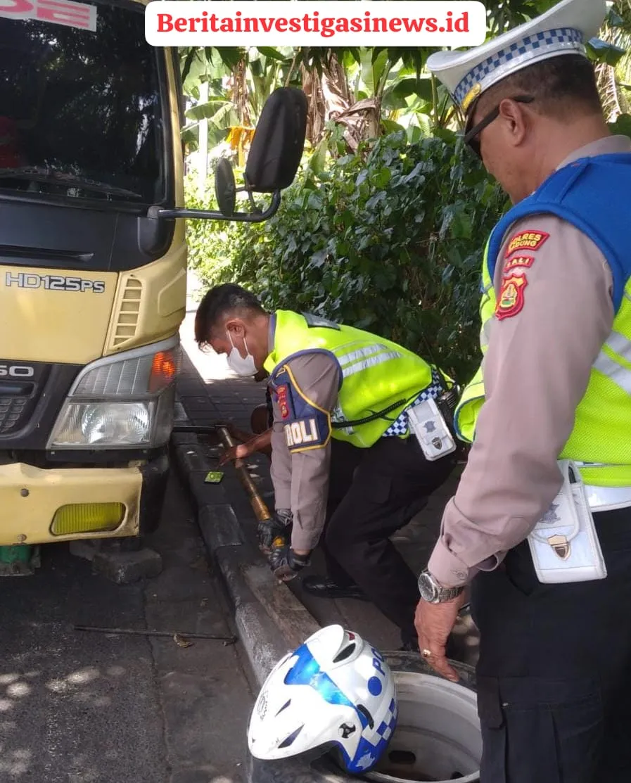 Gercep Iptu Mustika Bantu Lepas Ban Truk Mogok