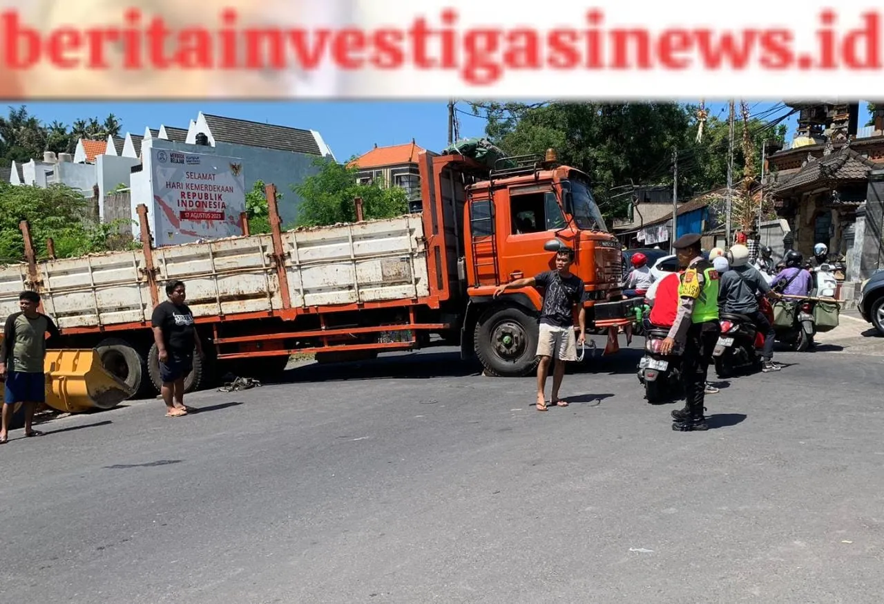 Truk Tronton Mogok di Trotoar, Ini Penyebabnya
