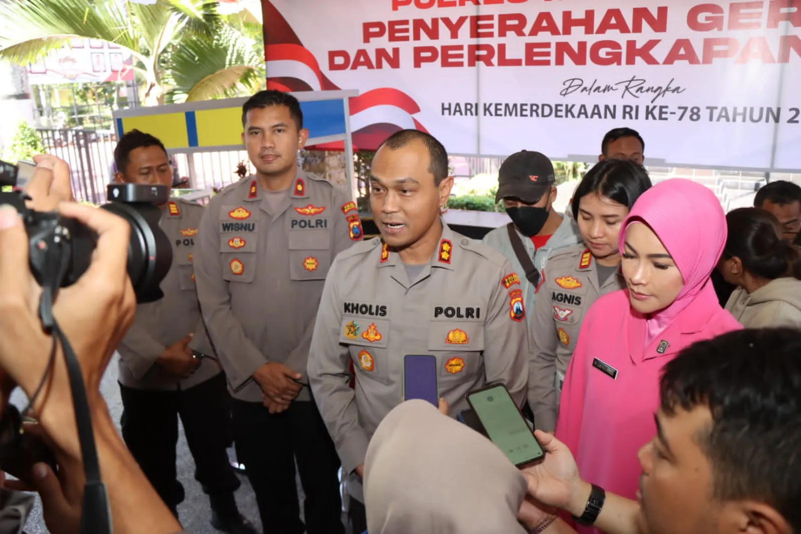 Polres Malang Berikan Bantuan Peralatan Usaha kepada Keluarga Korban Tragedi Kanjuruhan