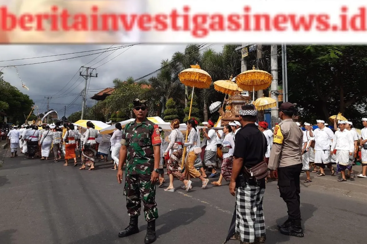 Sinergisitas Pecalang Bersama Babinsa-Bhabinkamtibmas Amankan Pelaksanaan Piodalan