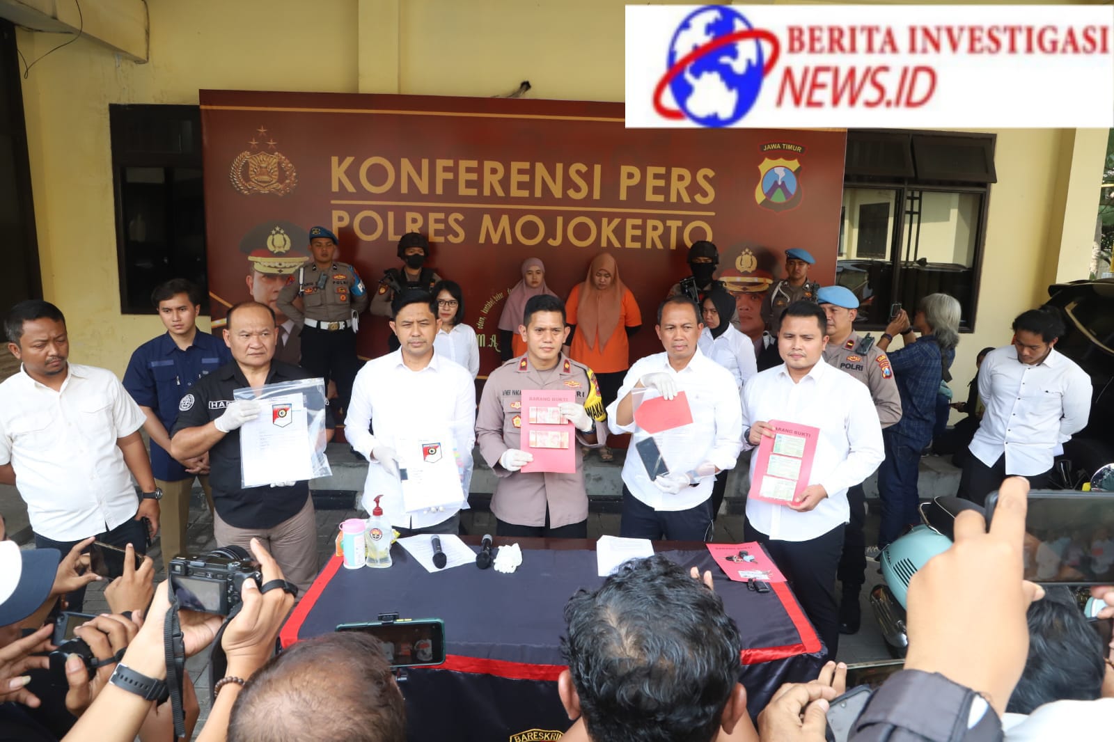Polres Mojokerto Berhasil Amankan Dua Wanita Diduga Bawa Lari Uang Nasabah 3,7 M