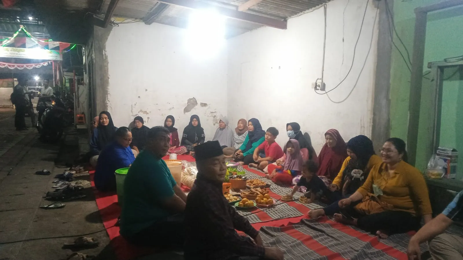 Warga Jetis Agraria RT 15 Kelurahan Wonokromo Sambut Hari Kemerdekaan ke-78 Dengan Tasyakuran dan Karaoke Bersama