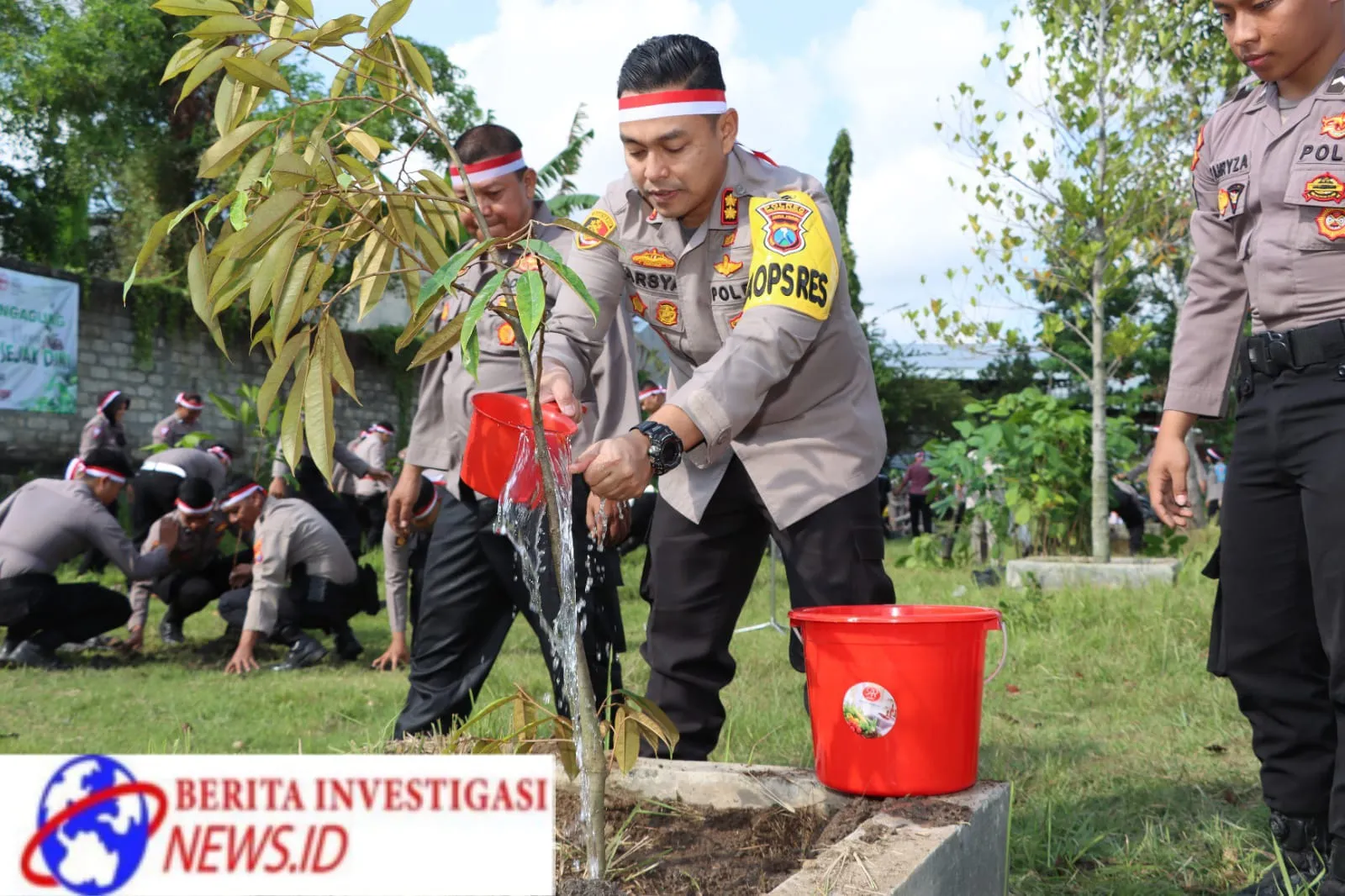 Polri Lestarikan Negeri, Polres Tulungagung Tanam Pohon Buah – buahan Secara Serentak