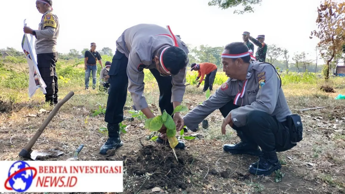 Peringati Hari Kemerdekaan RI ke – 78, Polres Nganjuk Tanam Ribuan Berbagai Jenis Pohon