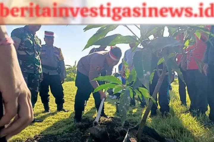 Polsek Dentim Ajak Masyarakat Lestarikan Negeri dan Penghijauan Sejak Dini