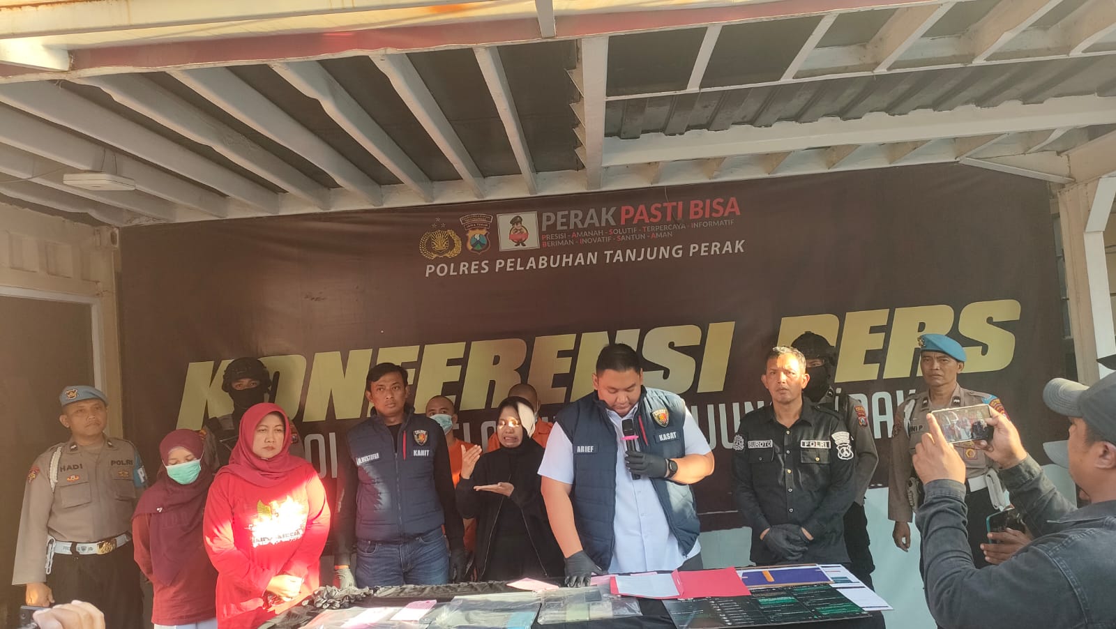 Satreskrim Polres Pelabuhan Tanjung Perak Berhasil Tangkap Pembobol Rekening Bank