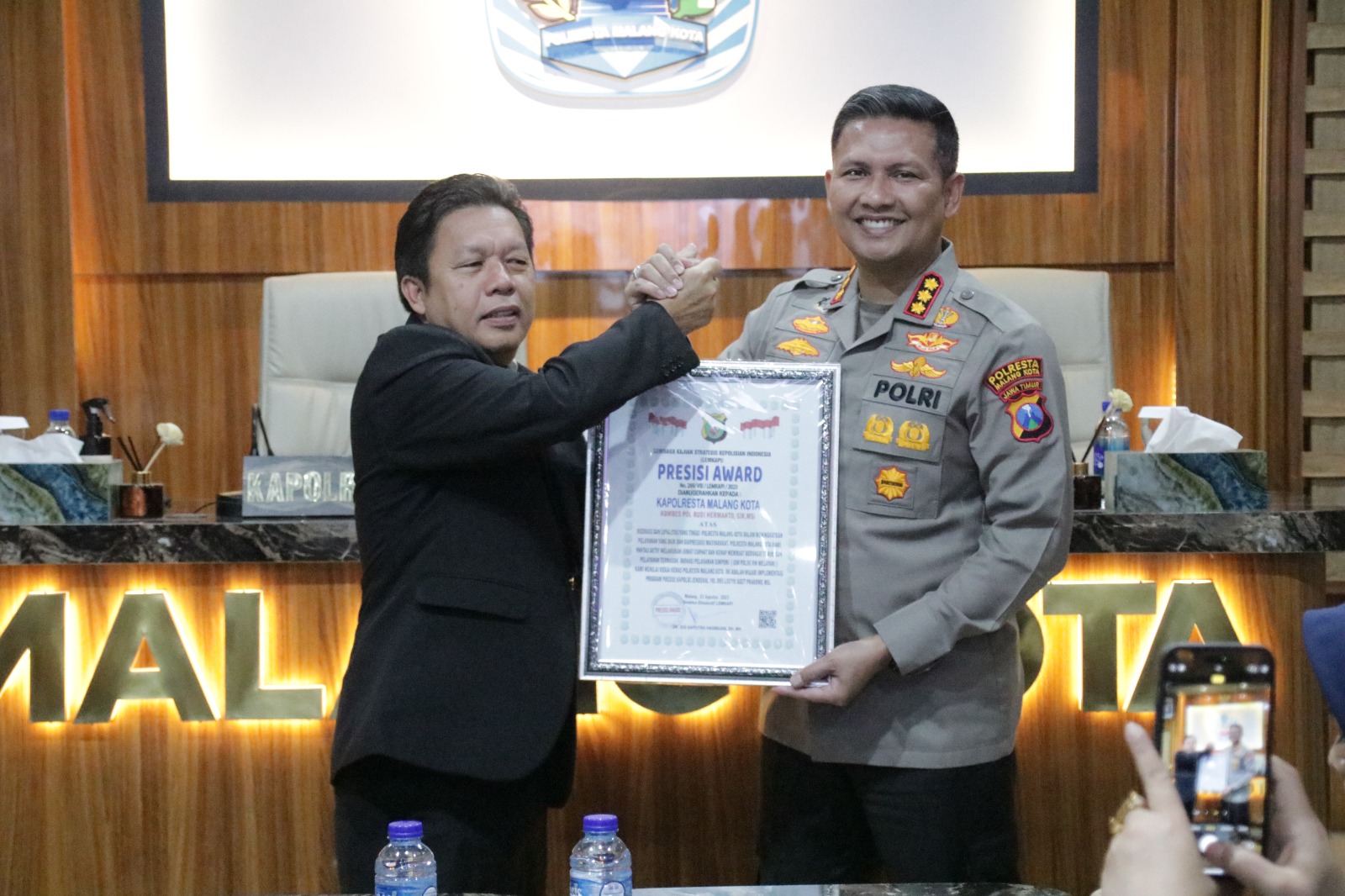 Kapolresta Malang Kota Terima Penghargaan dari Lemkapi Terkait Program SIMPONI