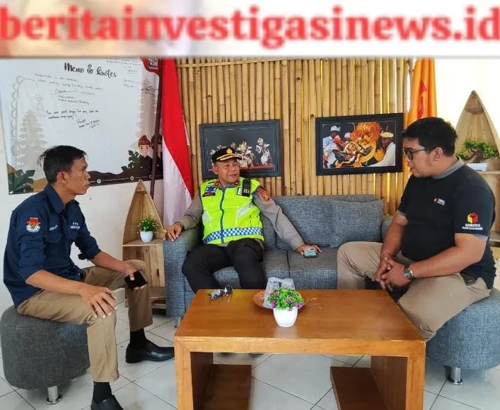 Kapolsek Sambangi dan Cek Jumlah DPT Pemilu 2024 di PPK Kecamatan Mengwi