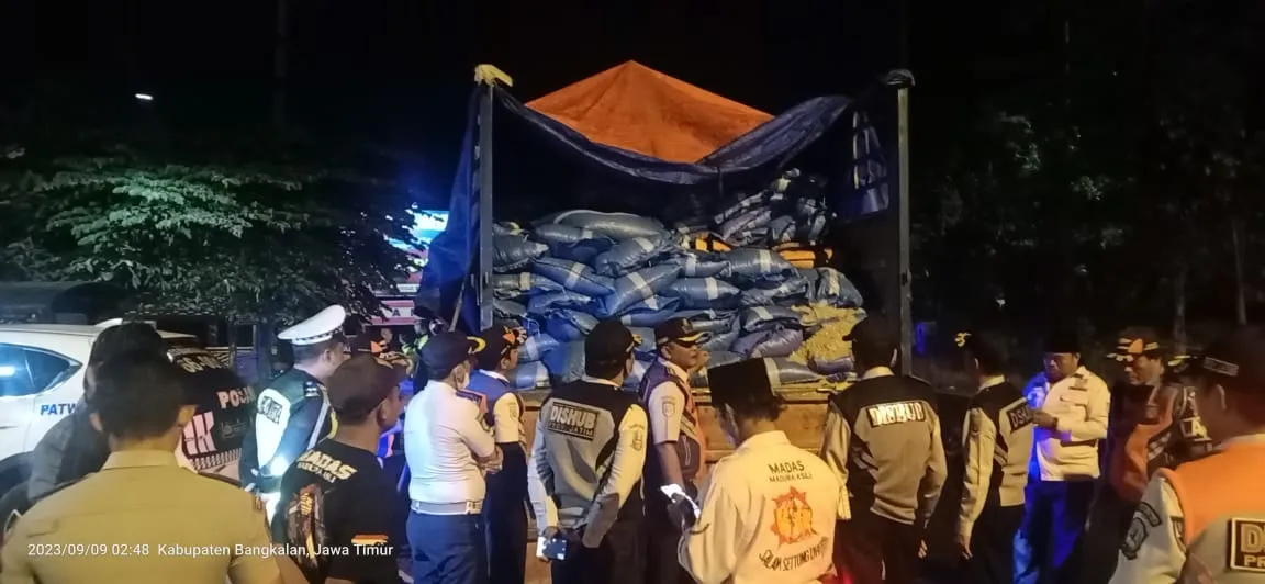 Adanya Laka Lantas Diduga Akibat Tetesan Air Garam, Polres Bangkalan Bersama Tim Gabungan Gelar Operasi Antisipasi Laka Lantas