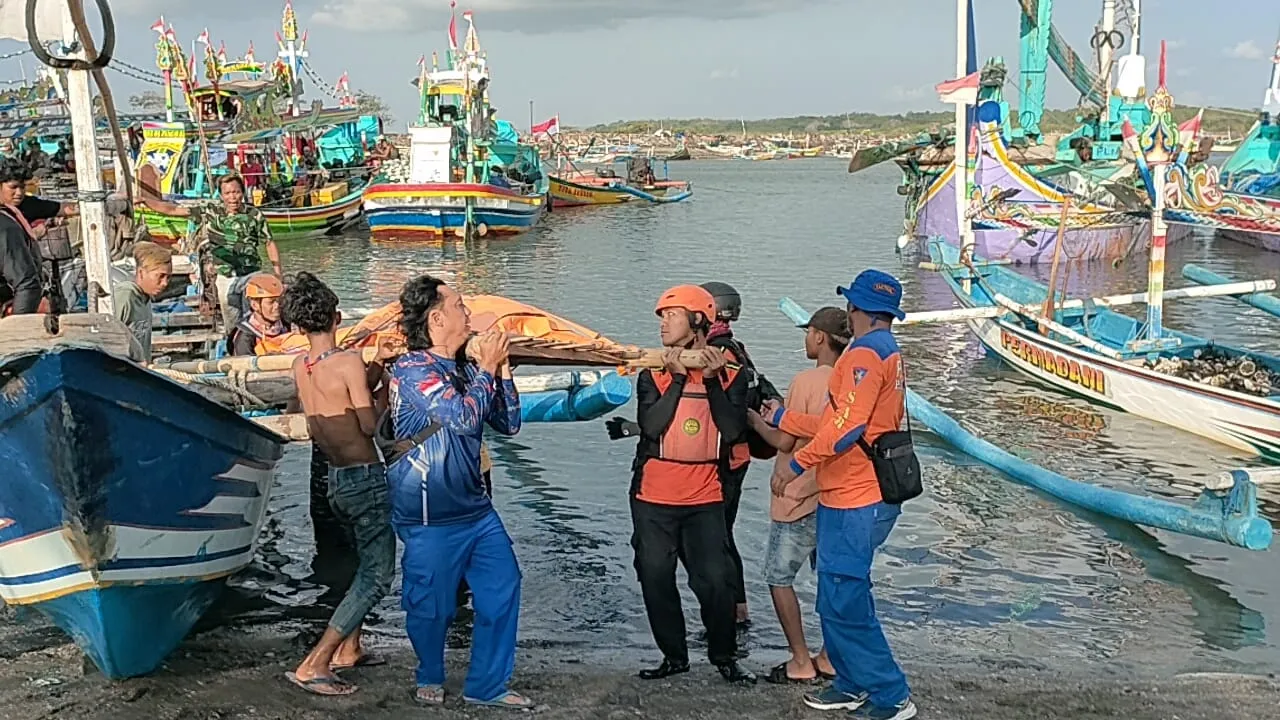 Tim SAR Gabungan Polresta Banyuwangi Berhasil Temukan ABK Yang Hilang di Pantai Grajagan