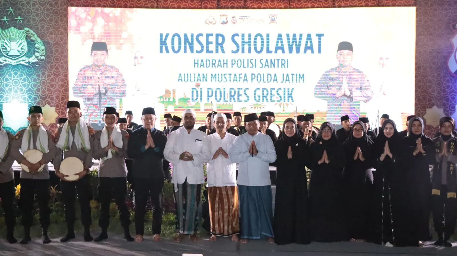 Jelang Pemilu 2024 Polres Gresik Gelar Sholawatan Bersama Tim Hadrah Aulian Musthofa Polda Jatim