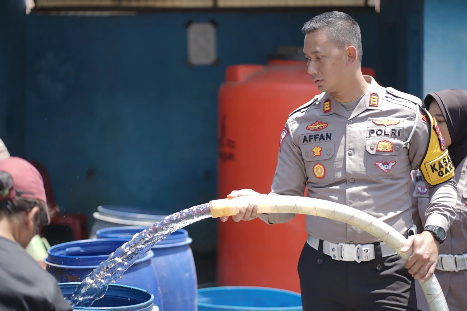 Polres Ponorogo Droping Air Bersih dan Sembako Untuk Warga