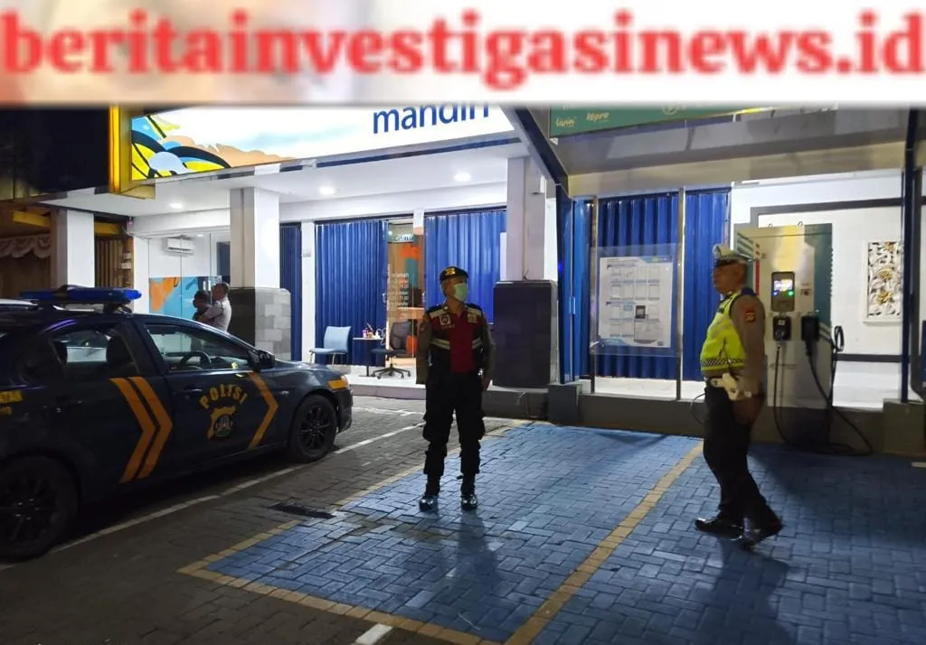 Sambangi Kantor Perbankan, Blue Light Patrol Polsek Kutsel Ingatkan Petugas Sekurity Selalu Waspada