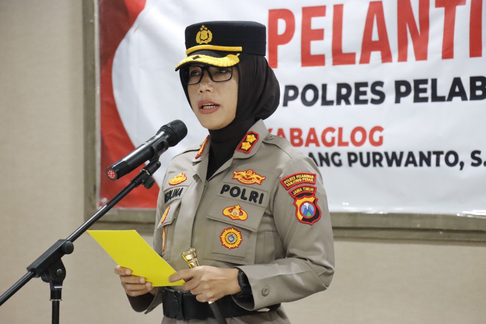 Kapolres Pelabuhan Tanjung Perak Pimpin Upacara Pelantikan Jabatan Kabaglog dan Kapolsek Semampir