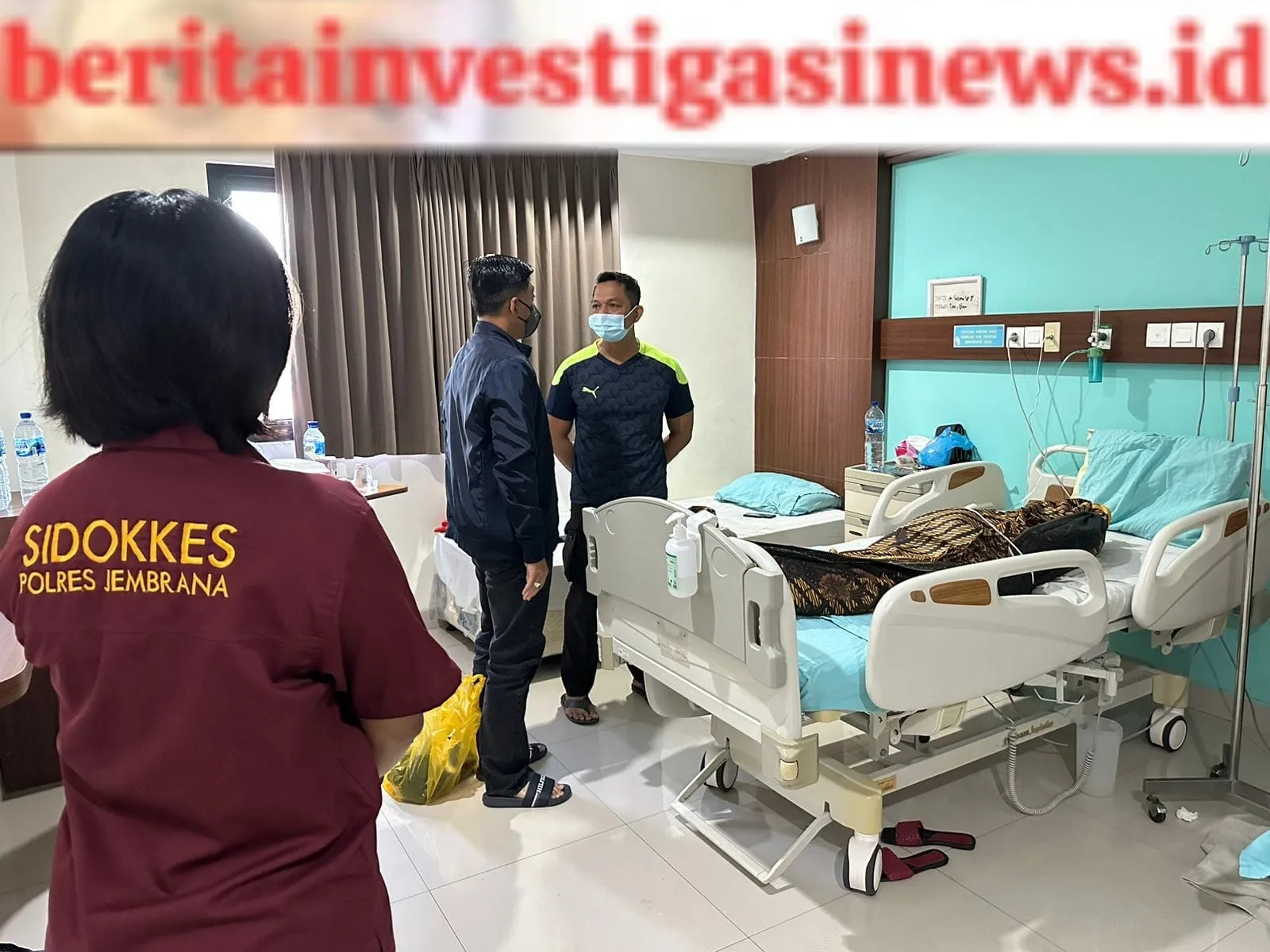Kapolres Jenguk Kasi Propam Lagi Berduka Istrinya Berpulang Kepangkuan Illahi