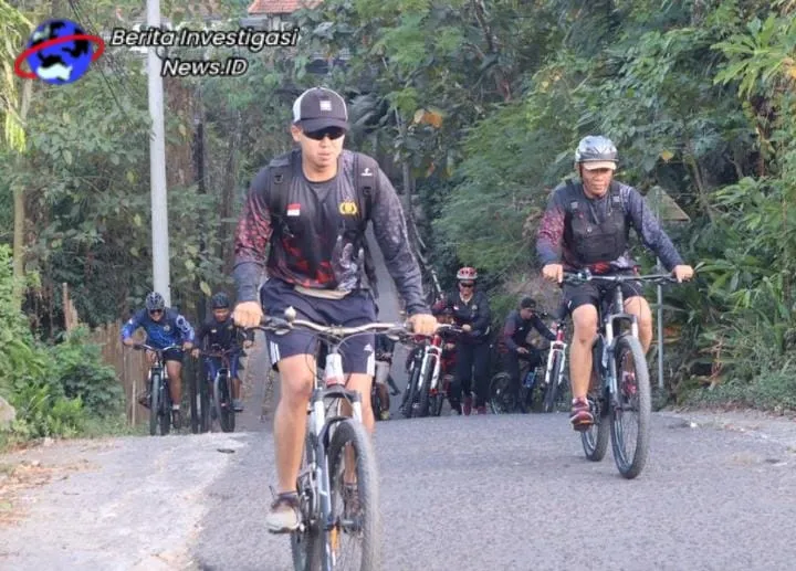 Gowes Kamtibmas Sambang Desa Polres Badung Berbagi