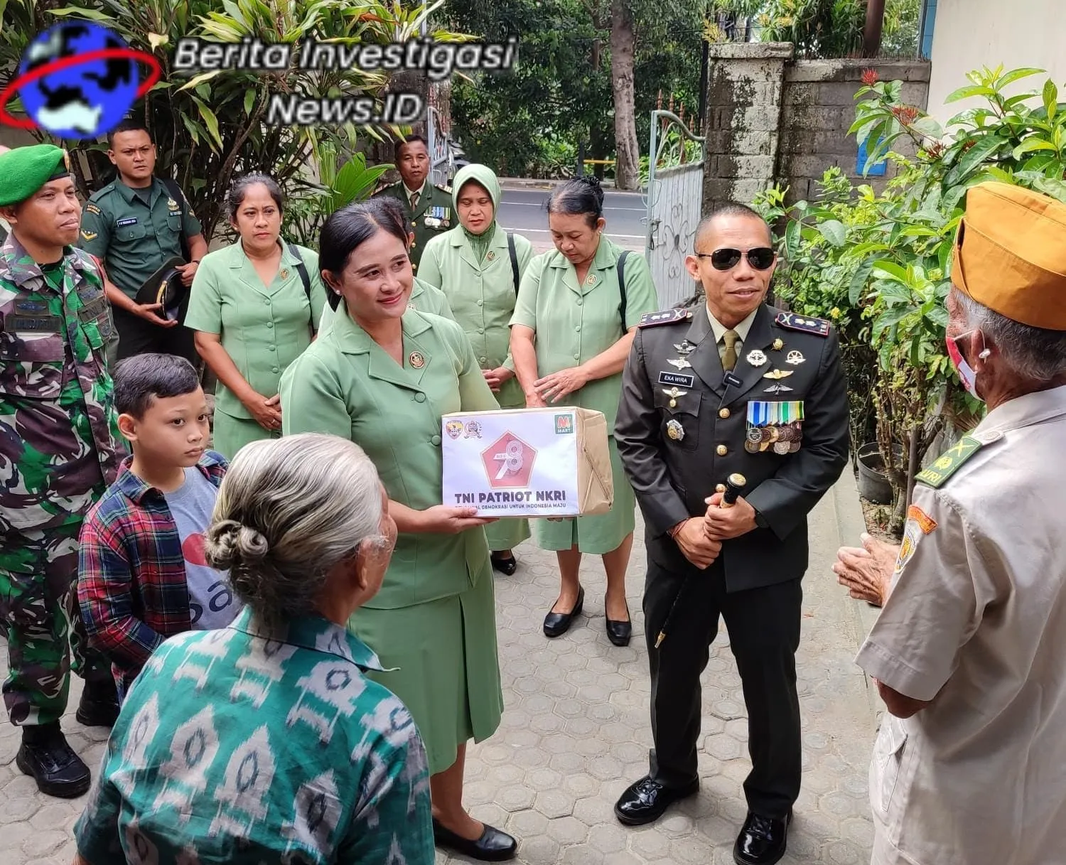 Dandim 1616 Gianyar Sambangi dan Berikan Bingkisan Kepada Veteran Pembela Trikora