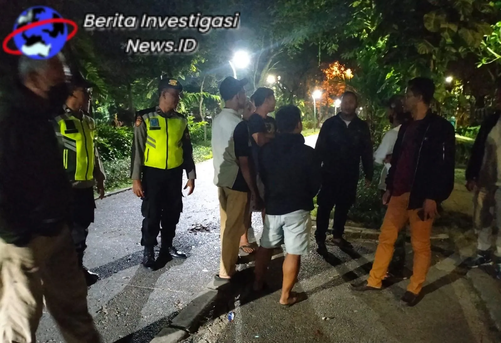 Polsek Denut Berpatroli Dengan Menyalakan Lampu Rotator Berwarna Biru