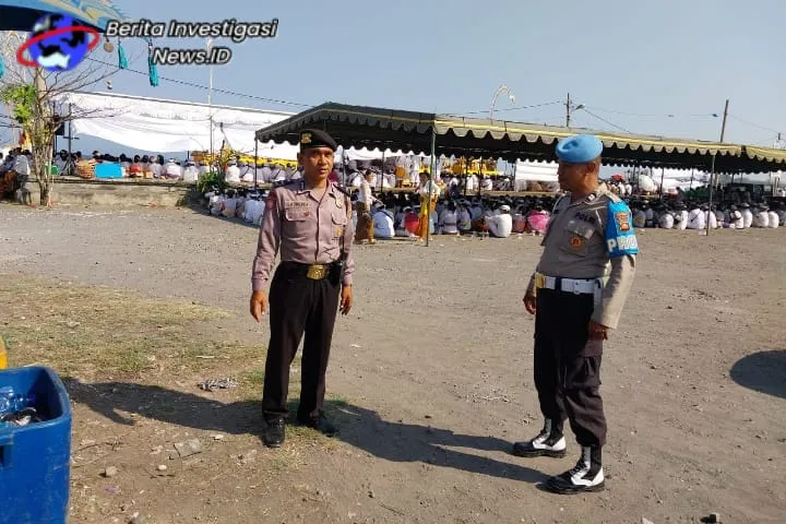 Personil Polsek Dentim Amankan Prosesi Melasti di Pantai Padang Galak