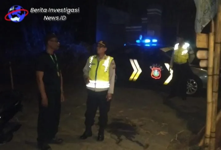 Giatkan Blue Light Patrol, Patroli Polsek Abiansemal Sambangi Satpam Sekolah