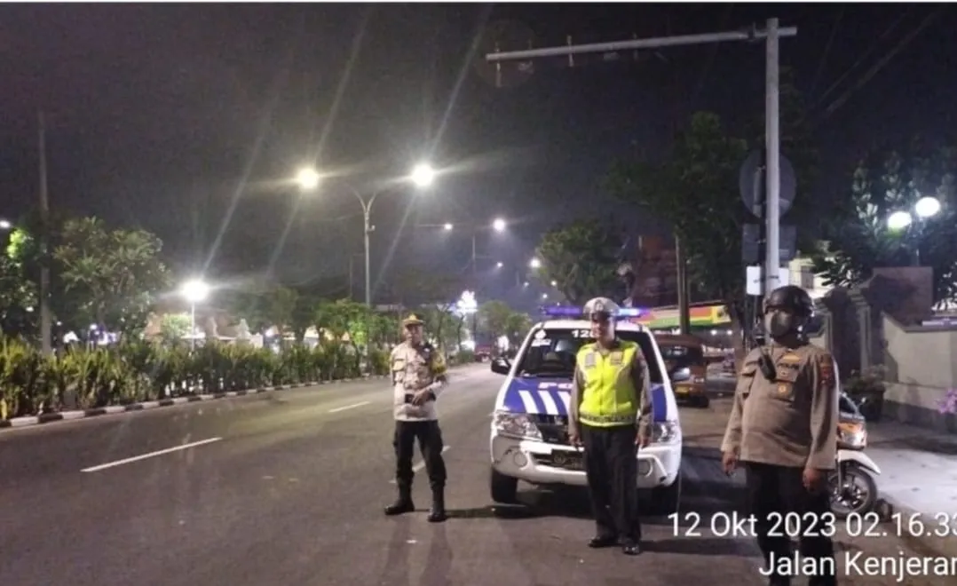 Polsek Tambaksari Lakukan Giat Patroli Malam Saat Jam Rawan Kejahatan