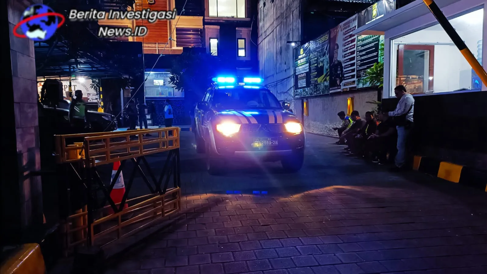 Aktifitas Masyarakat Malam Minggu Kapolsek Kuta Pimpin Apel Kesiapan Blue Light Patrol
