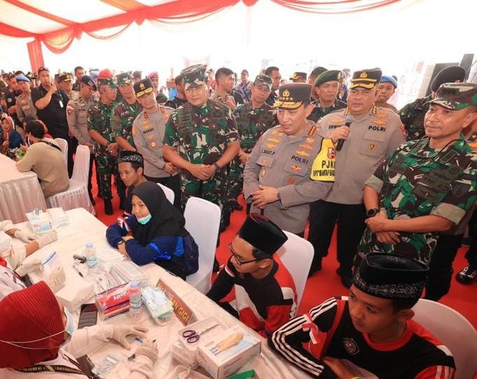 Kapolri dan Panglima TNI Beri Apresiasi Bakti Kesehatan dan Bakti Sosial Alumni AKABRI 91 Terpusat di Malang