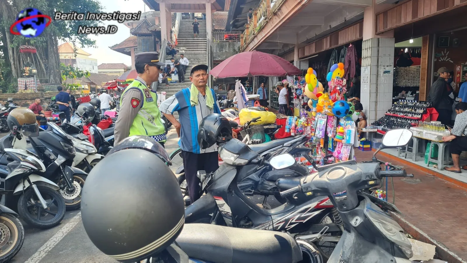 Unit Samapta Polsek Mengwi Sambangi Pasar Beringkit Cegah Gangguan Kriminal