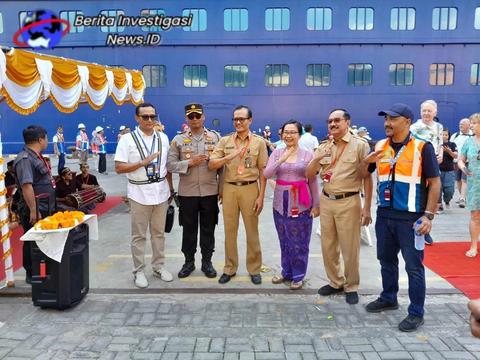 Ribuan Wisatawan Asing Padati Pelabuhan Polsek Benoa Berikan Pelayanan