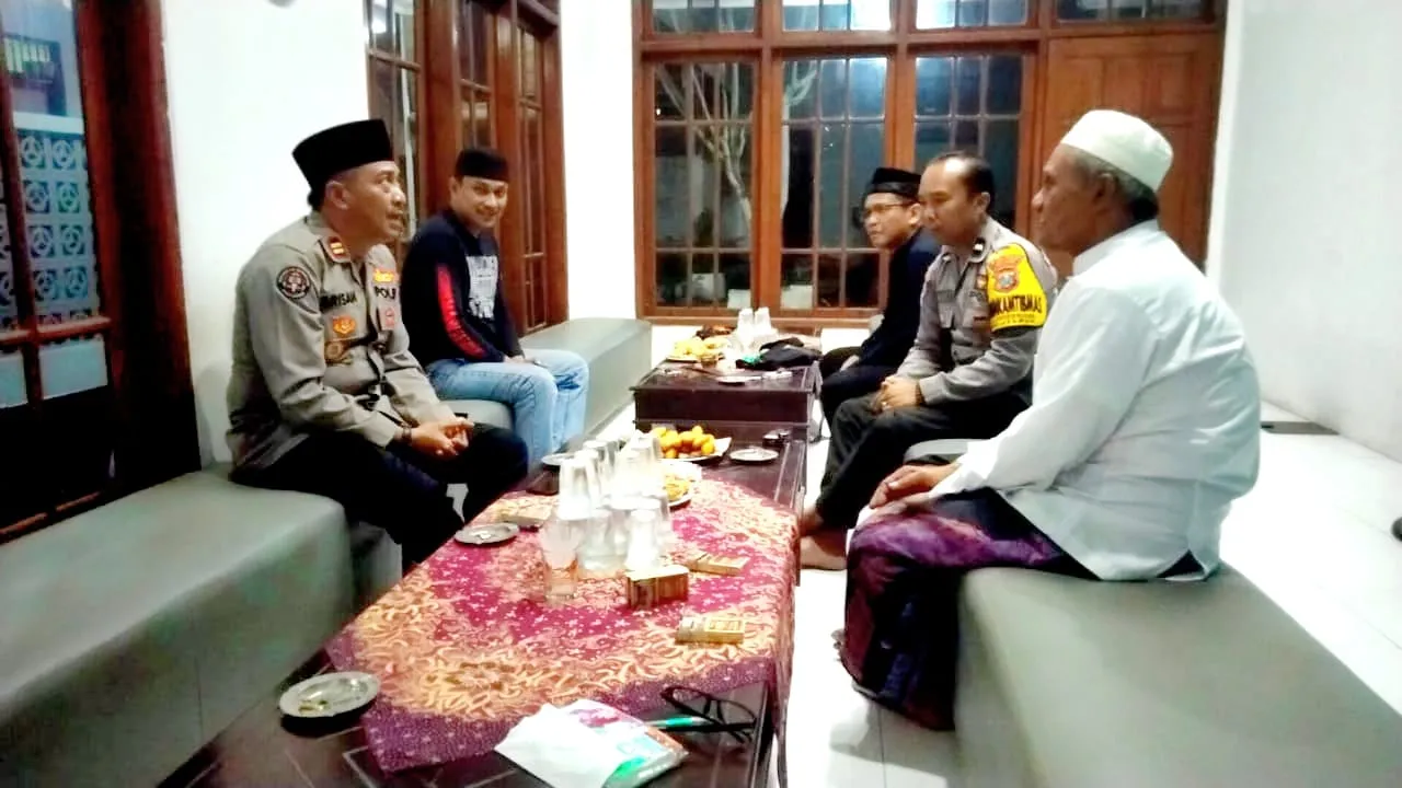 Sampaikan Pesan Pemilu Damai Polisi Sambangi Para Tokoh Ulama di Jember