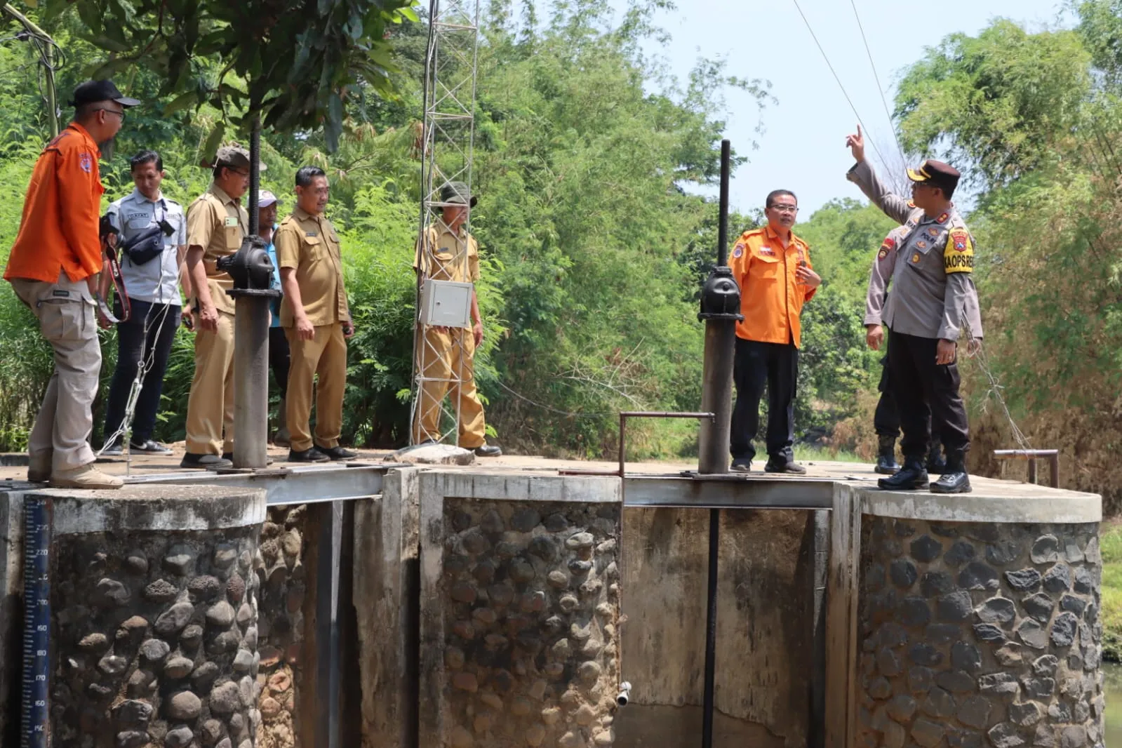 Hadapi Musim Penghujan, Kapolres Probolinggo Kota Bersama BPBD Cek Kesiapan EWS di 5 Titik Dam