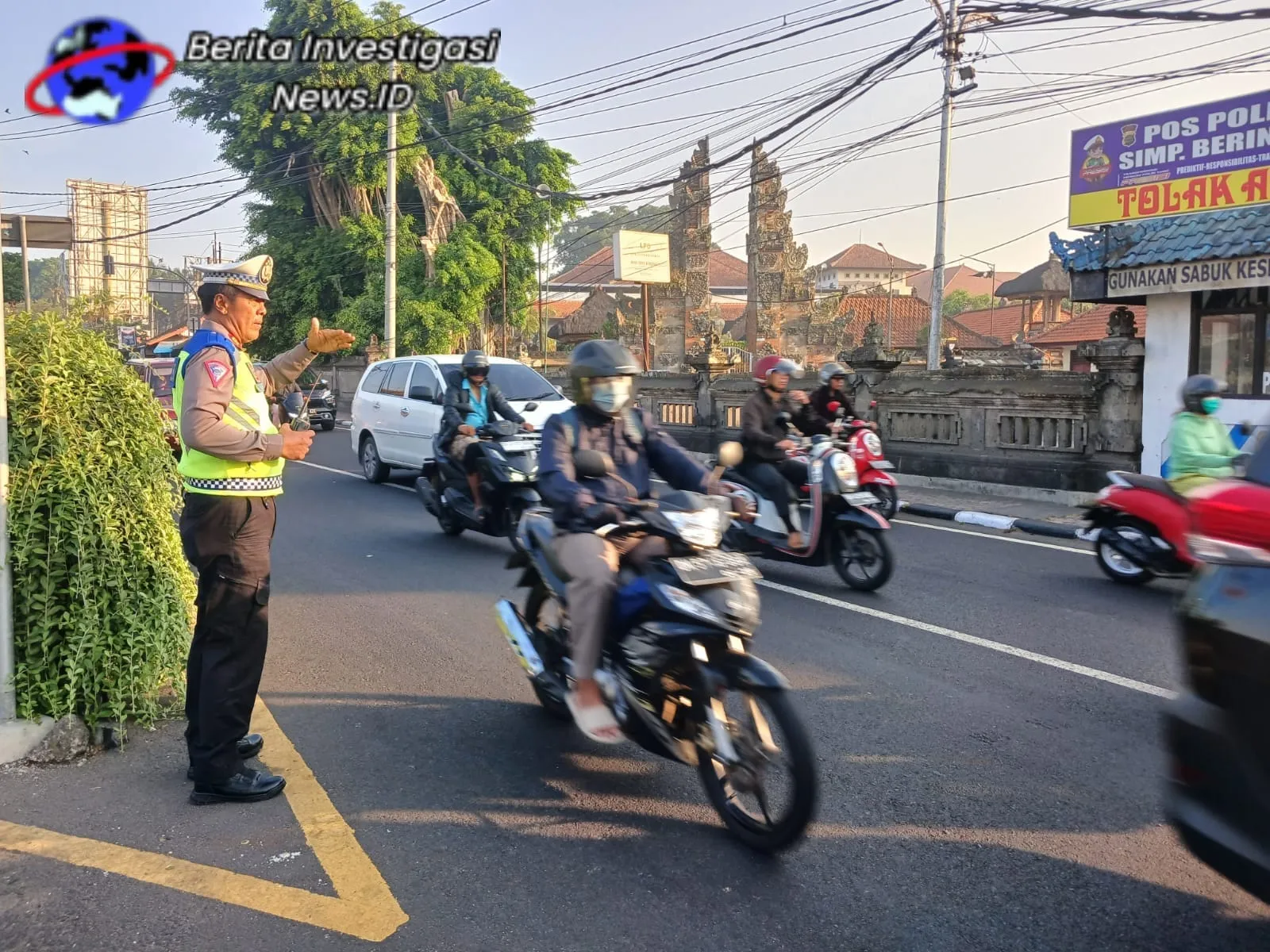 PH Pagi Personil Polsek Mengwi Lancarkan Arus Lalulintas
